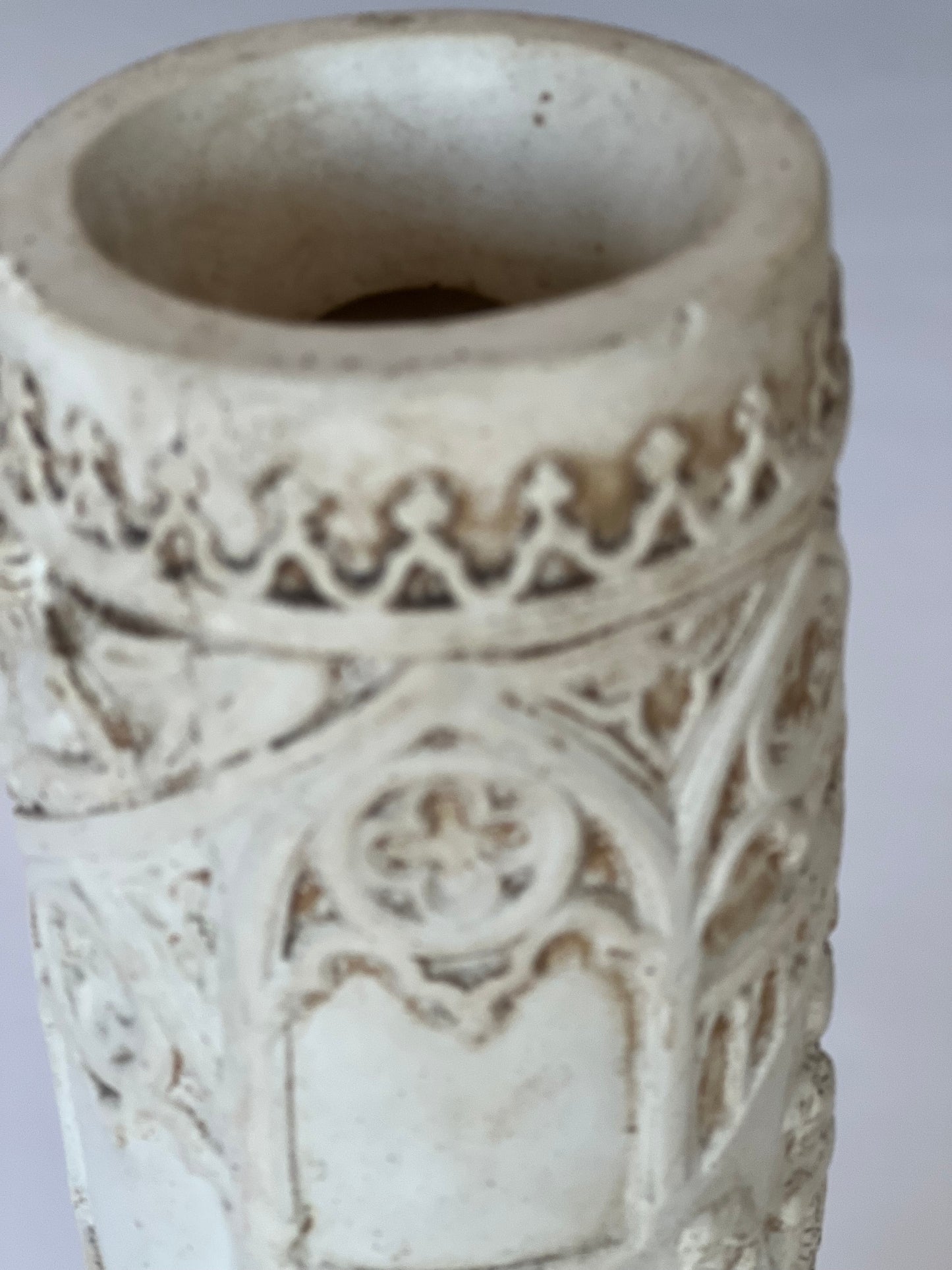 Cream Neoclassical Moulded Plaster Column Sculpture (Late 1800s, H42 cm)