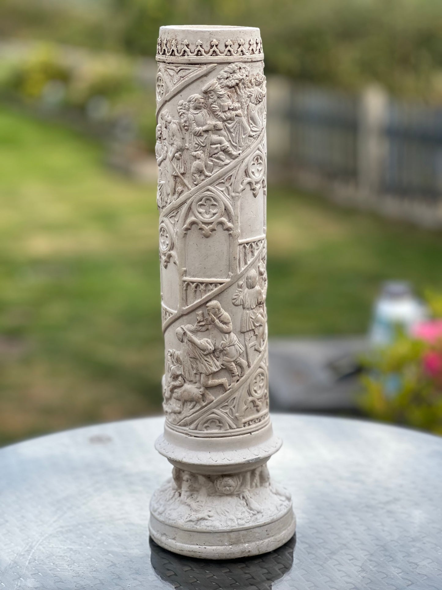 Cream Neoclassical Moulded Plaster Column Sculpture (Late 1800s, H42 cm)