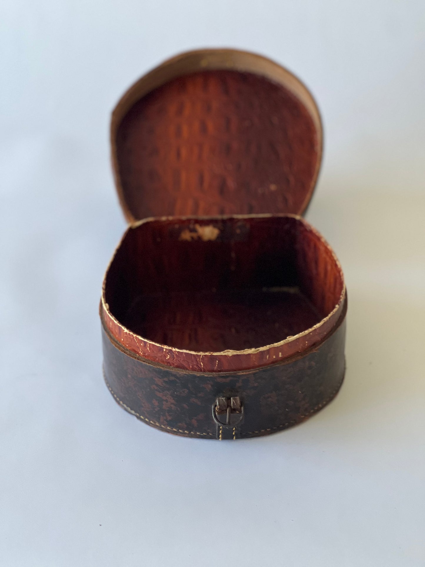 Vintage Brown Collar Box